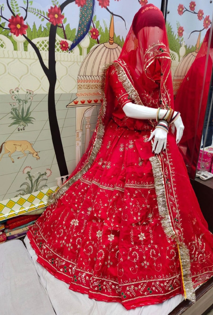 Sinduri Rajwadi Poshak