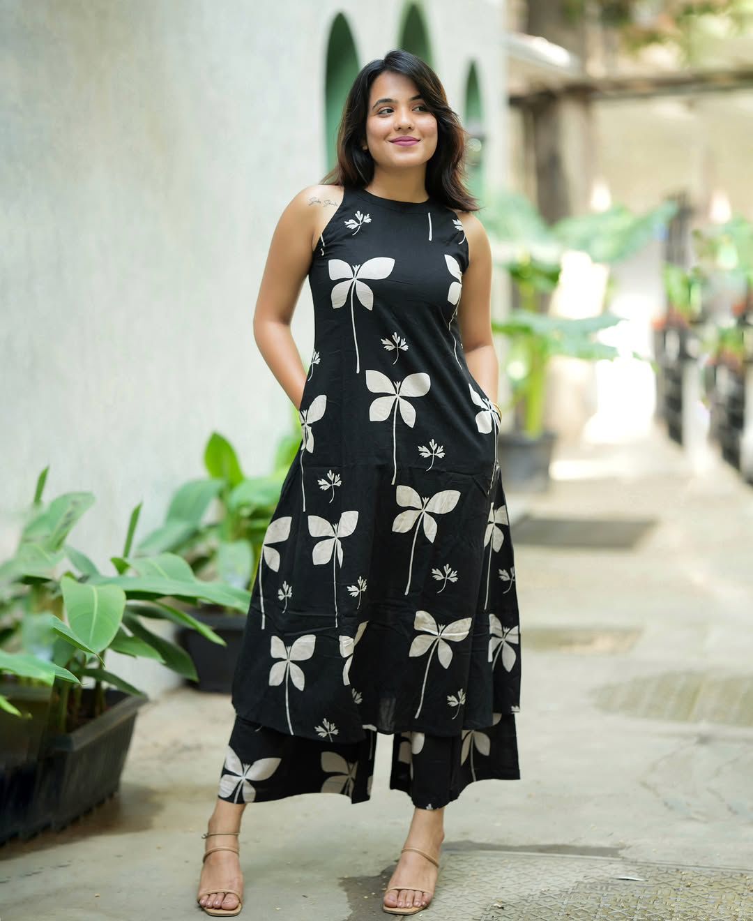 LAVIKA BLACK SUIT SET