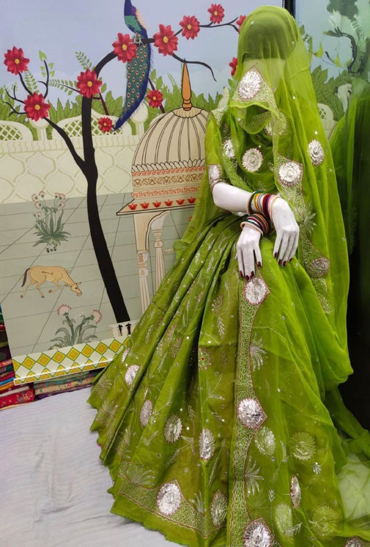 Hariyali Poshak