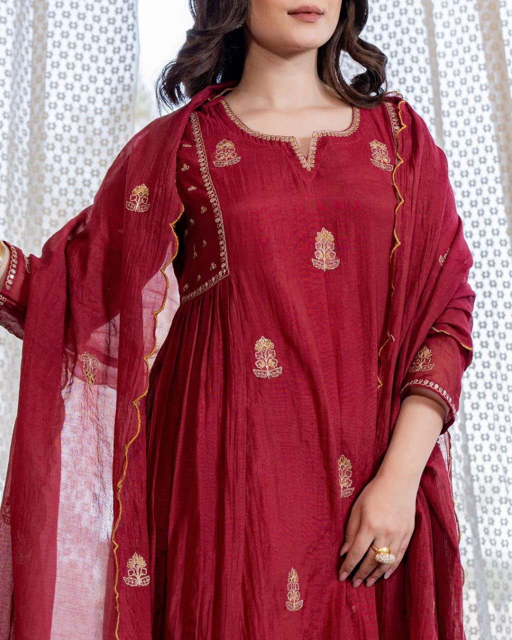 PANKHUDII CHERRY SUIT SET