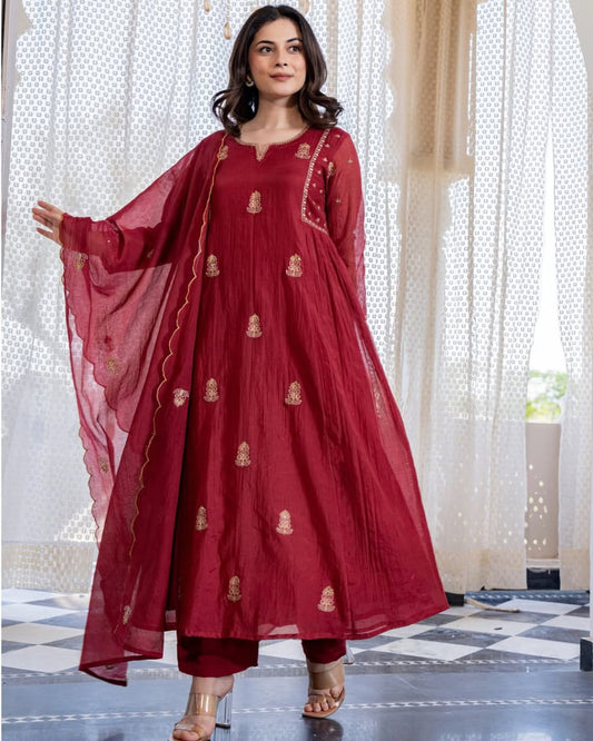 PANKHUDII CHERRY SUIT SET