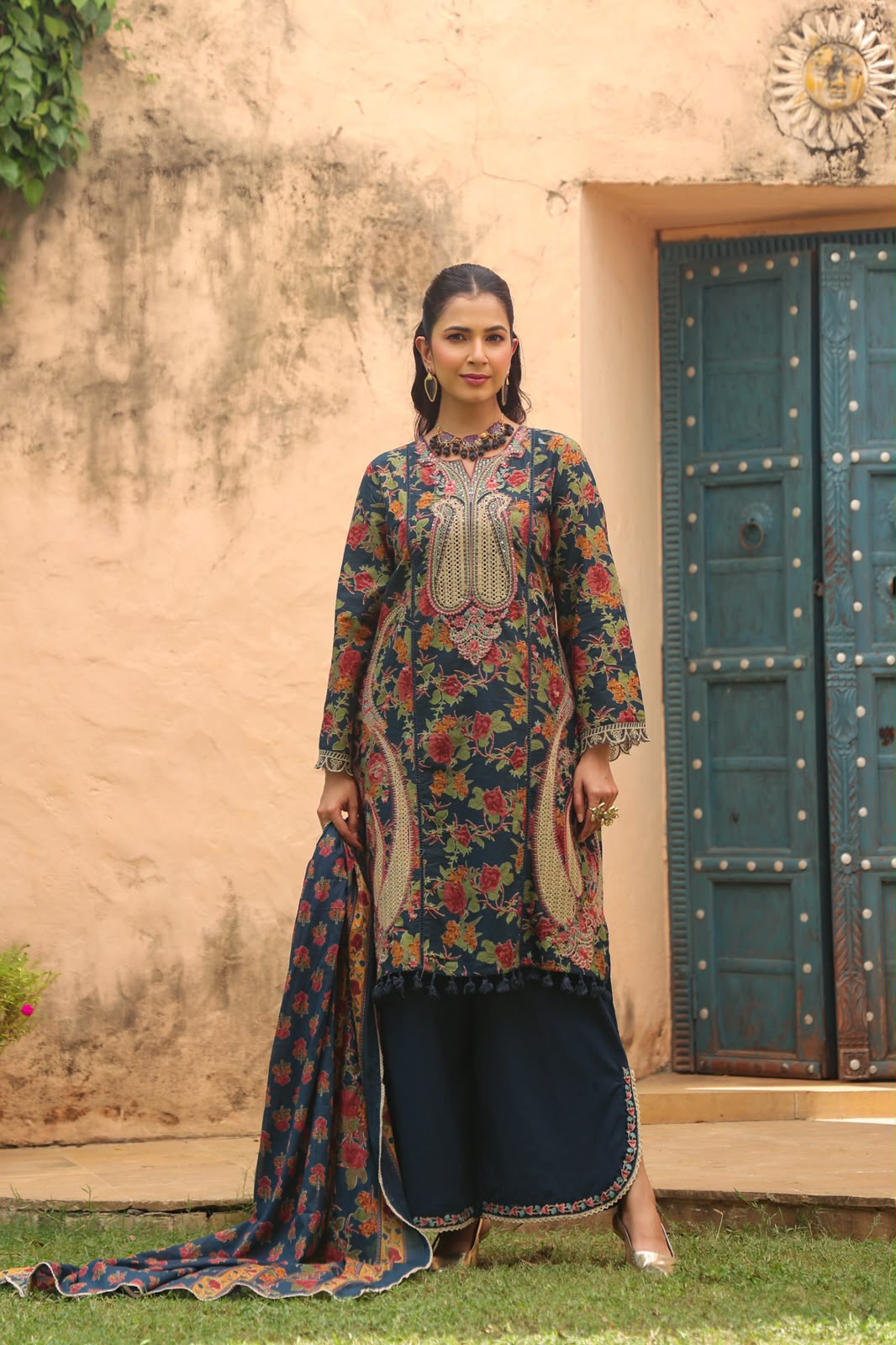 Floral Printed Straight Kurta with Solid Palazzos & Printed Dupatta